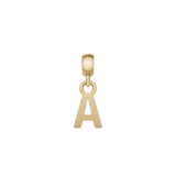 Daniel Wellington Letter Charm Goldのアルファベット「A」は、ポリッシュ仕上げのゴールドカラーで、ベイル付きのコンパクトなデザインです。